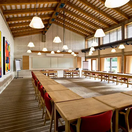 酒店 Konventum Conference Center 3*